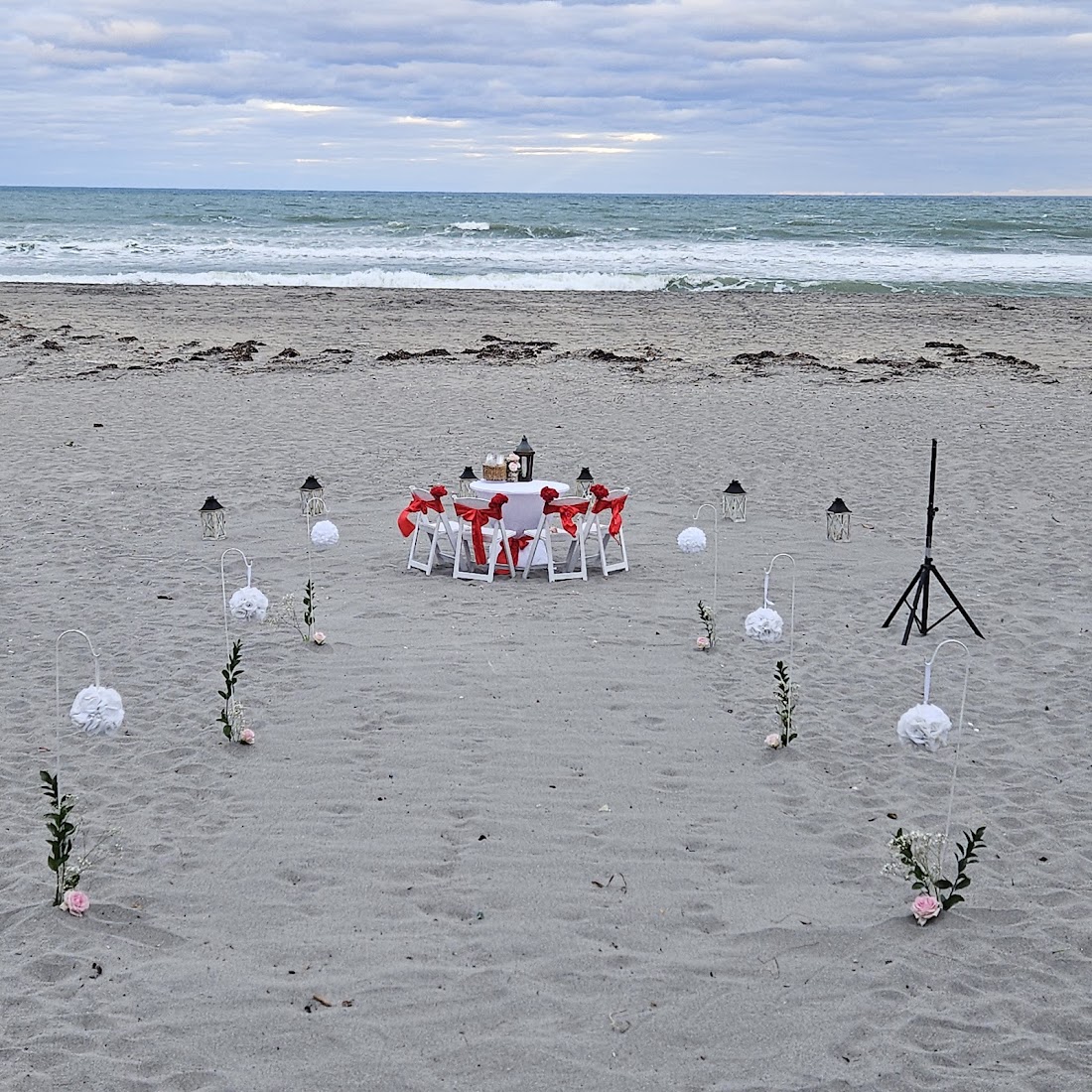 Romantic Beach Dining, Pop-up Dinner setups anywhere with fine dining service and food.